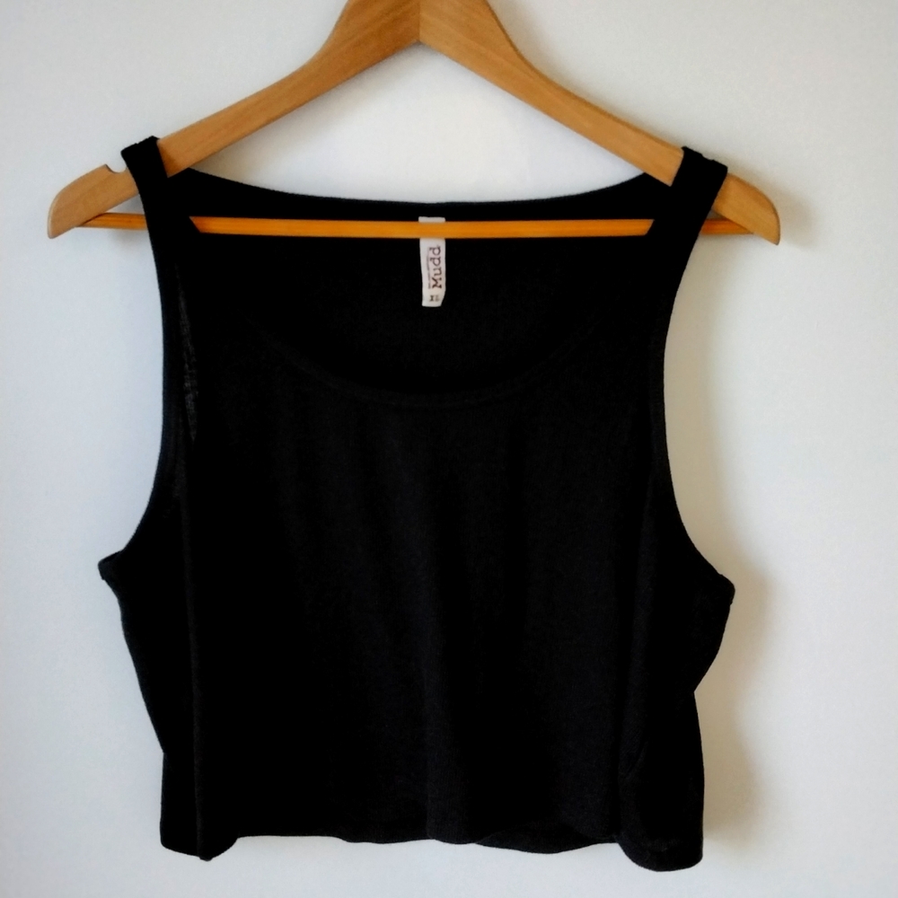 NWOT Ladies black crop top